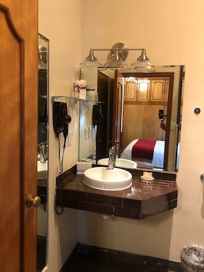 Basic Room | Free WiFi