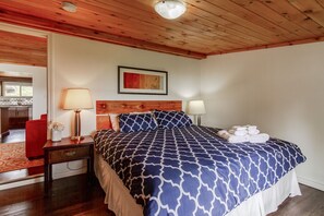 5 bedrooms, free WiFi, bed sheets