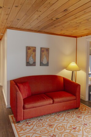 Smart TV - Beautiful lake view! (Prince Edward)