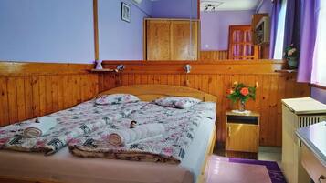 Premier Studio, Courtyard View | Blackout drapes, free WiFi