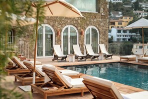 Seasonal outdoor pool, pool umbrellas, sun loungers - Finca Victoria Hotel & Spa (Begur)
