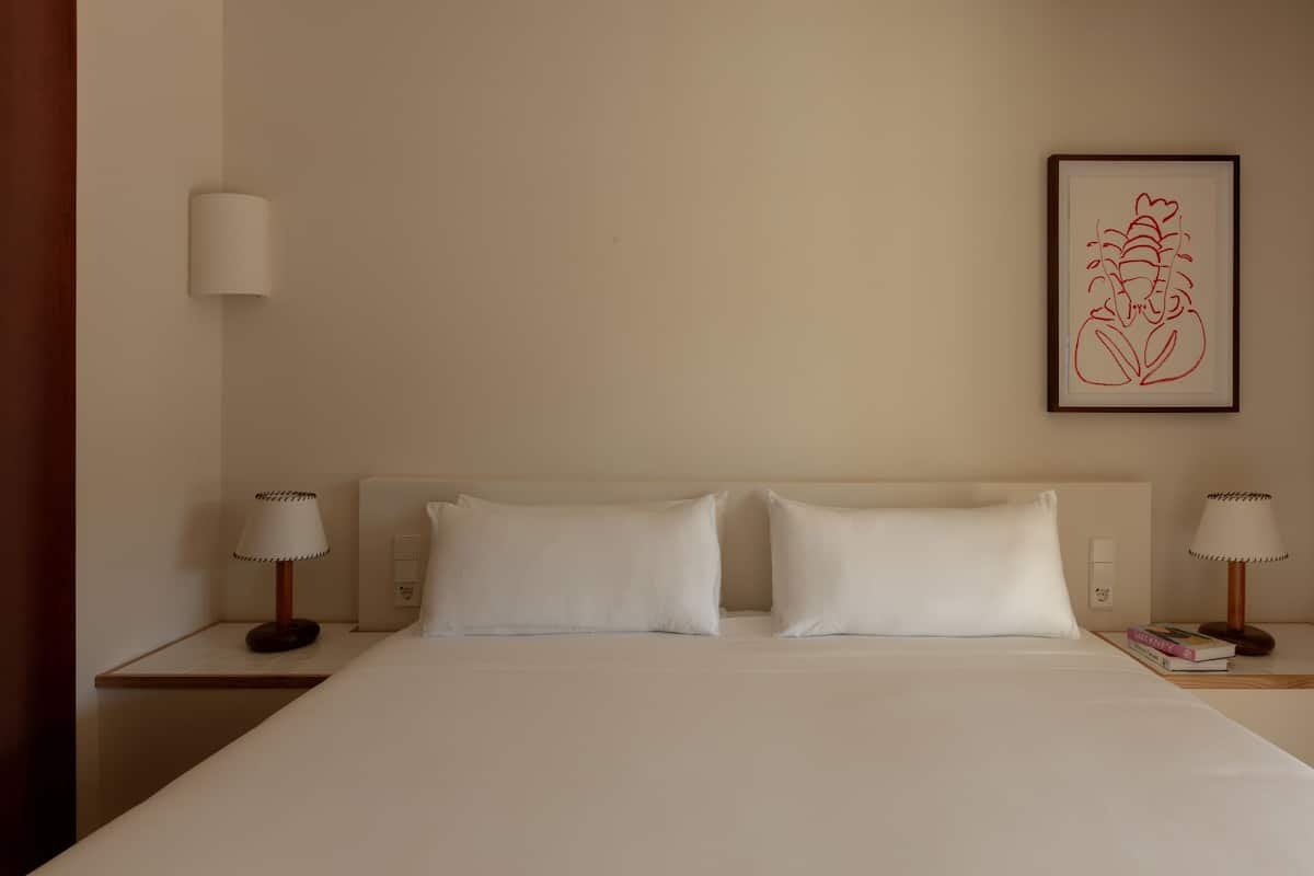 Room, Balcony (Privilege) | Hypo-allergenic bedding, minibar, desk, iron/ironing board