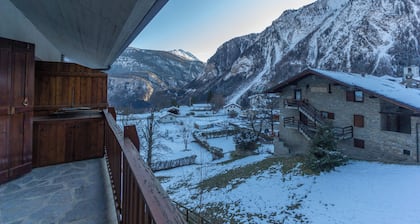Welcoming 3BR Flat with parking in Verrand