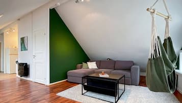 House, 2 Bedrooms, City View | Living room