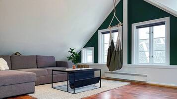 Casa, 2 quartos, vista para a cidade | Sala de estar