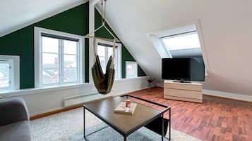 House, 2 Bedrooms, City View | Living room