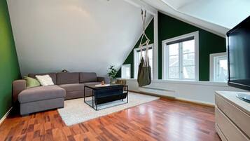 House, 2 Bedrooms, City View | Living room