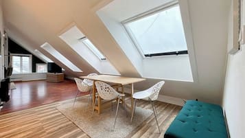 House, 2 Bedrooms, City View | Dining