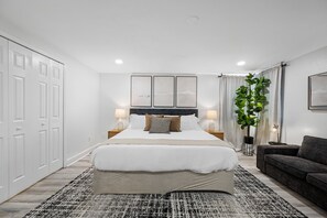 7 bedrooms, iron/ironing board, WiFi, bed sheets