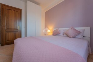 2 chambres, fer et planche à repasser, accès au Wi-Fi (inclus)