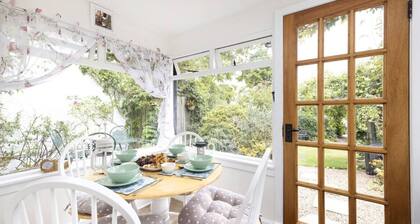 The Nest - Cosy Holiday Cottage