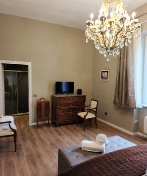 In-room safe, blackout drapes, free WiFi - le sale resort (Caserta)
