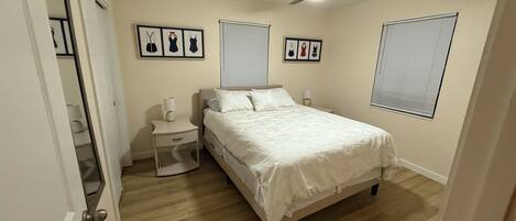 3 chambres, fer et planche à repasser, Wi-Fi, draps fournis