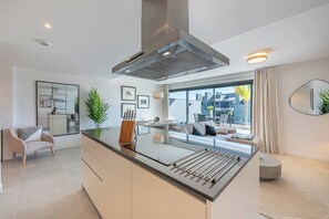 Unclassified image, 3 of 75, button - Magnificent 3-BDR Apt with Terrace, Spa & Pools (Estepona)