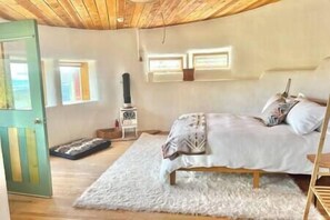 WiFi, bed sheets - Peaceful Mt Top Earthship Retreat w/ Sauna & Views (Taos County)