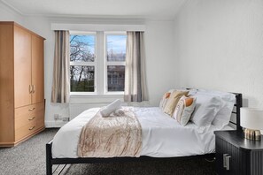 2 bedrooms, iron/ironing board, Internet, bed sheets - Fully equipped modern 2 bed apartment in Harborne (Birmingham)