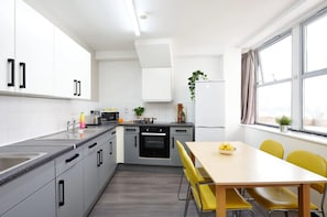 Shared kitchen - Student Only Northernhay House (Exeter)