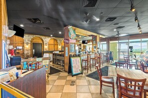 Dining - Updated 3-bedroom condo in Palmetto Building at Dunes Village w/2 waterparks! (Myrtle Beach)