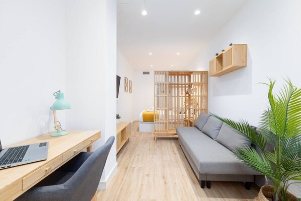 WiFi (無料)、ベッドシーツ