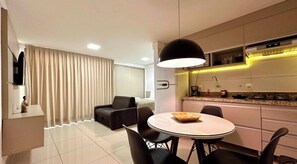 Classic Studio | Dining - Mar Bello Plaza - LikeHome Hospedagens (Cabedelo)