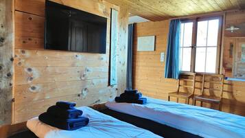 3 bedrooms, iron/ironing board, travel cot, free WiFi