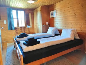 3 chambres, fer et planche à repasser, lit parapluie, Wi-Fi gratuit