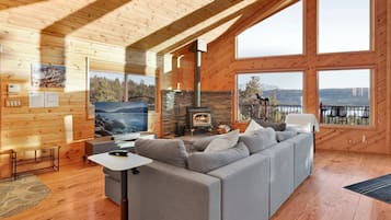 Cabin, Multiple Beds, Hot Tub, Mountain View (2520) | Living area | Fireplace