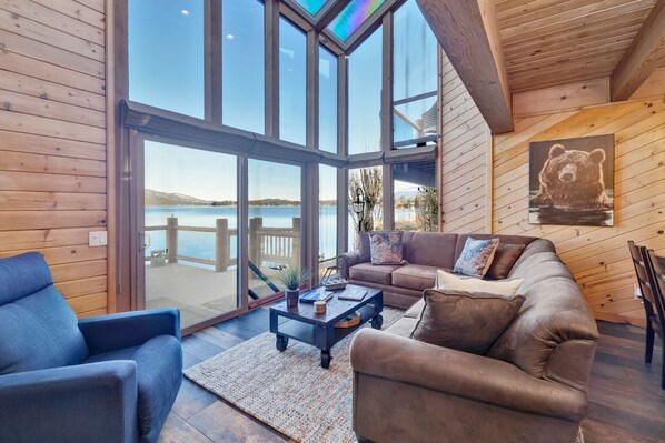 Chalet, Multiple Beds, Hot Tub, Mountain View (2533) | Living area | Fireplace