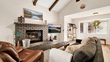 Cabin, Multiple Beds, Patio, Mountain View (2542) | Living area | Fireplace