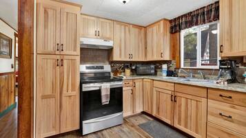 Cabin, Multiple Beds, Patio, Mountain View (2484) | Private kitchen | Coffee/tea maker