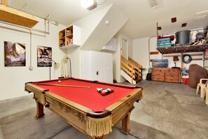 Game room - Green Squirrel Chateau #2484 (Big Bear Lake)