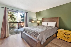 Cabin, 2 Queen Beds, Patio, Mountain View (2509) | 2 bedrooms, individually decorated, individually furnished, bed sheets