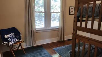 3 slaapkamers, een bureau, een strijkplank/strijkijzer, gratis wifi