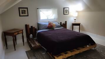 3 bedrooms, desk, iron/ironing board, free WiFi