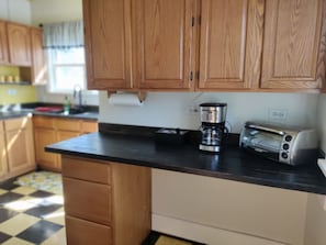 Fridge, microwave, oven, stovetop - Cozy, Private Country Home on a Farm in the Finger Lakes (Bloomfield)