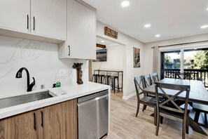 Private kitchen - Temple Bear Chalet #2507 (Big Bear Lake)