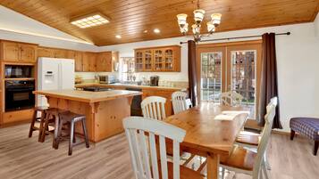 Cabin, Multiple Beds, Hot Tub, Mountain View (2518) | 3 bedrooms, individually decorated, individually furnished, bed sheets