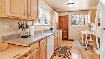 Cabin, Multiple Beds, Hot Tub, Mountain View (2522) | Private kitchen | Coffee/tea maker