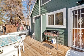 Outdoor dining - Cute and Cozy Cottage #2522 (Sugarloaf)