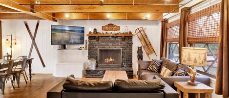 Hytte - flere senge - boblebad - bjergudsigt (2337) | Opholdsområde