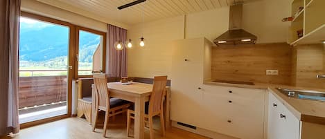 Appart'hôtel Familial, balcon, vue montagne | Cuisine privée
