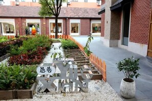 Property grounds - Pod Inn Yanxuan Hotel (Shanghai Zhongshan Park) (Shanghai)