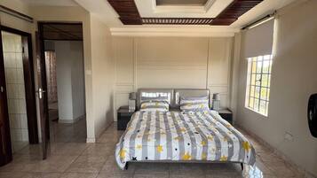 2 quartos, ferros/tábuas de passar roupa, Wi-Fi, roupa de cama