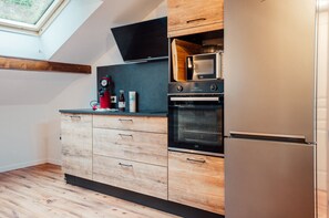 Microwave, oven, stovetop, dishwasher - L'Ecureuil apartment, Finnish bath on the edge of the forest. Pets allowed (Gérardmer)