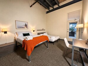 2 bedrooms, desk, iron/ironing board, free WiFi