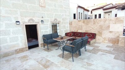 Modern comfort with a Historik 200-year-old Guesthouse invites you!