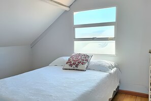 5 bedrooms, WiFi, bed sheets