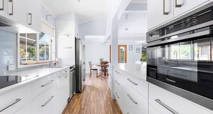 Nordic Fairway - Pet Friendly - 10 mins to Hyams Beach