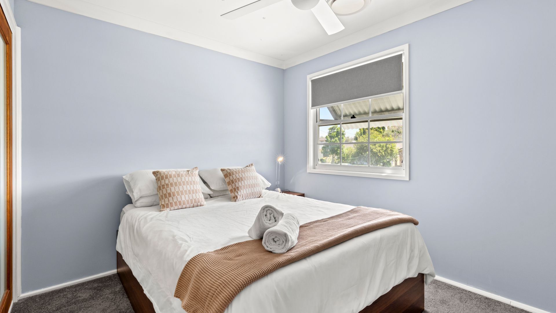 4 bedrooms, desk, iron/ironing board, travel cot