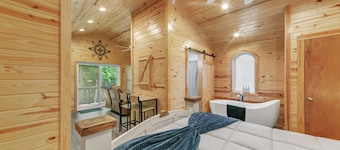 Pam's Treehouse Cabin #3 - Cozy cabin right on a creek!